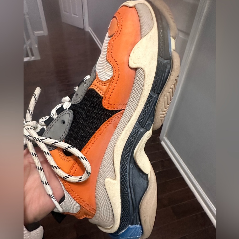 BALENCIAGA TRIPLE S SNEAKERS -AUTHENTIC - Picture 4 of 12